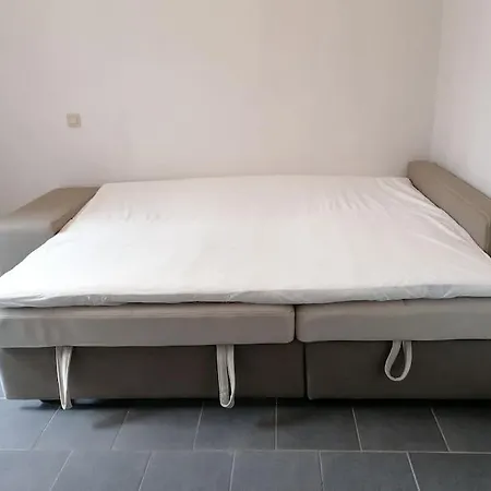 Studio Avec Tv, Wifi Et Frigo Appartement